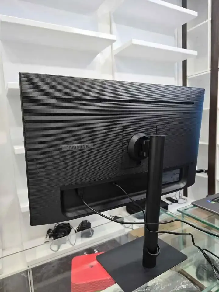 Samsung 27 inches 2K