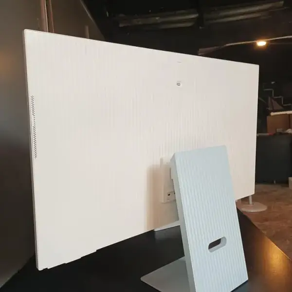 Samsung flat 32 inches 4K
